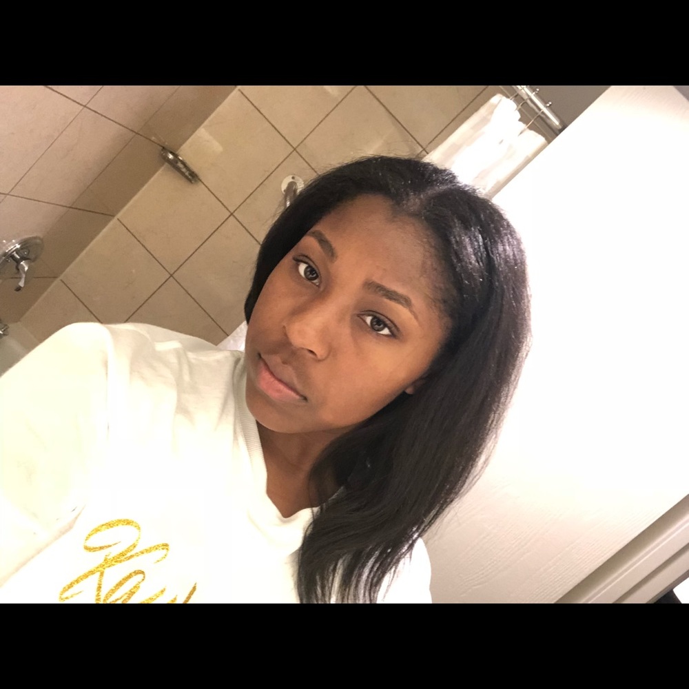Meet your Posher, Kayla